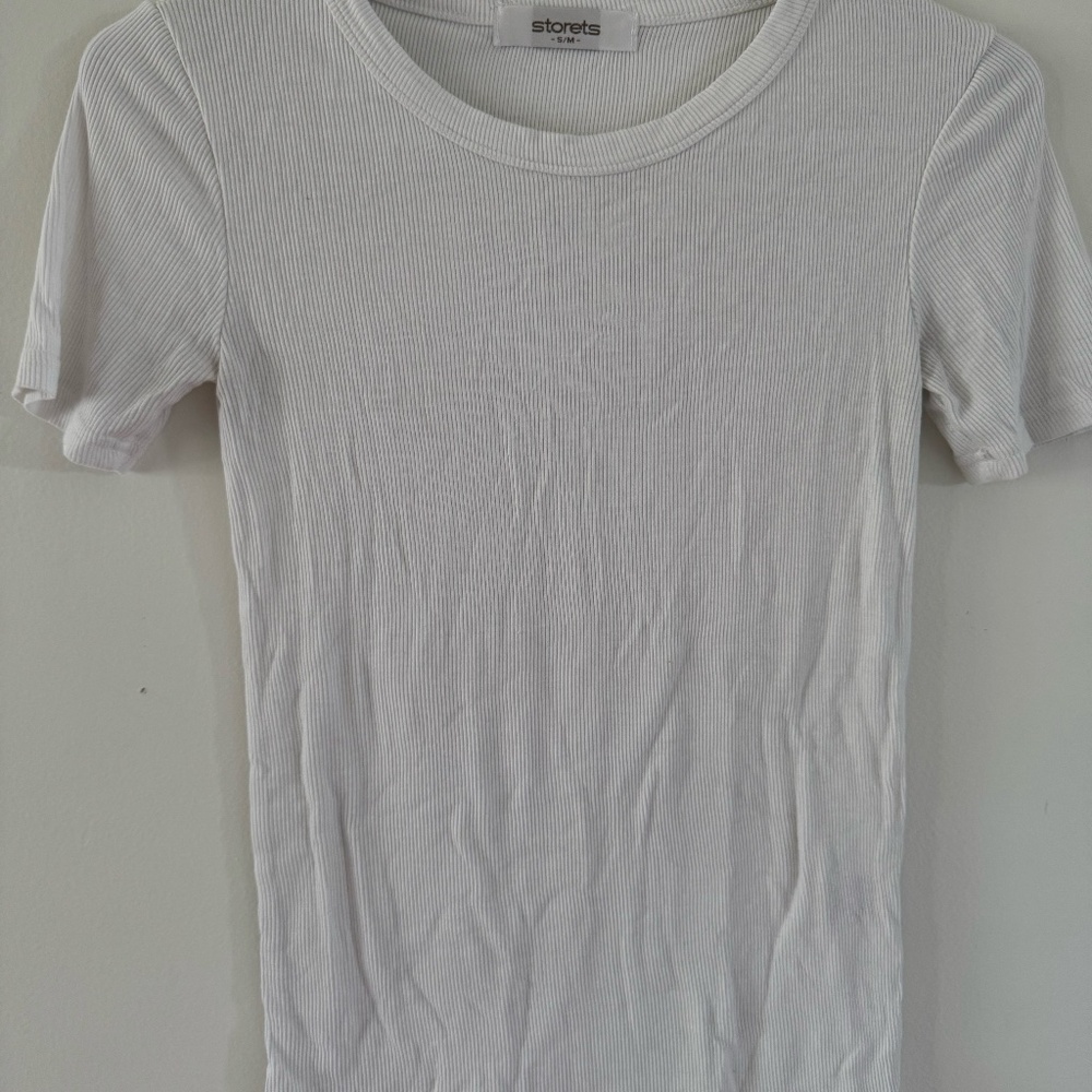 Storets white ribbed tee